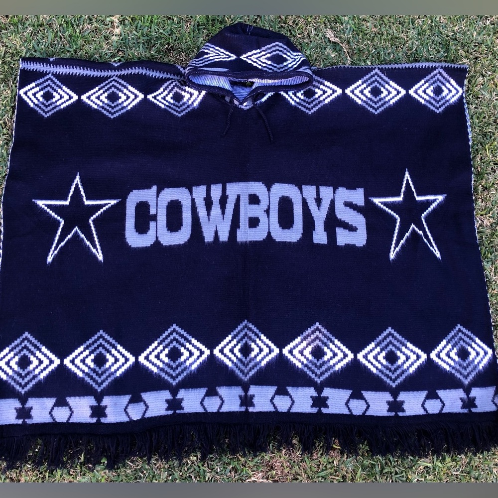 Dallas Cowboys alpaca poncho, hooded, unisex, one size. Made in Ecuador.